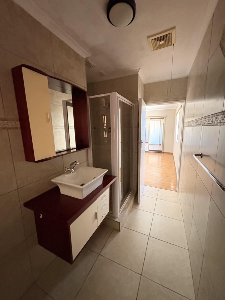 To Let 4 Bedroom Property for Rent in Kirstenhof Western Cape